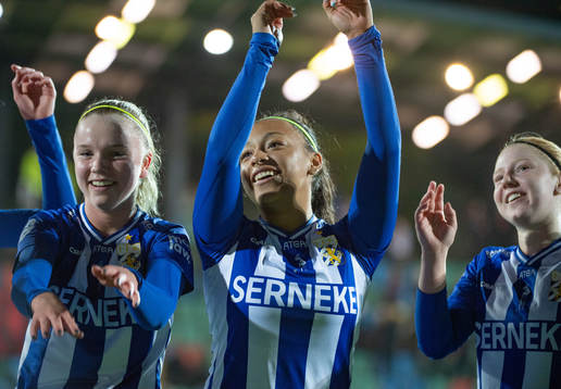 IFK Göteborgs spelare Jenny Helgesson, Alicia Hall Hellström och Matilda Berg jublar
