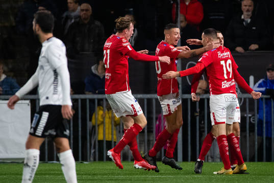 Degerfors Nikola Djurdjic jublar med Abdelrahman Saidi efter 0-2