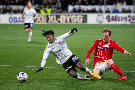 Örebros Rickard Emeka Friday och Degerfors Adam Carlén