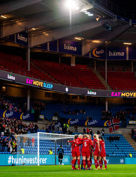 Karina Sævik, Julie Blakstad and players of Norway celebrate after 4-0