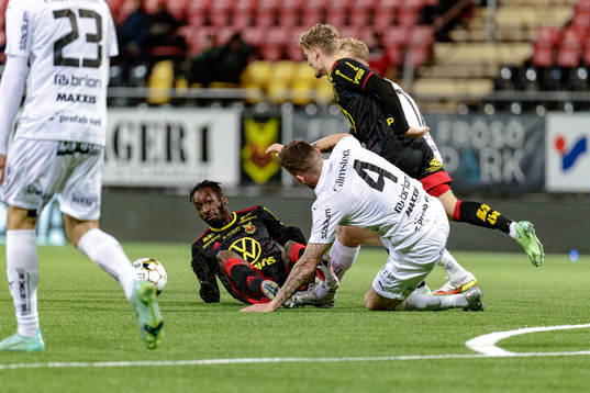 Östersunds Blair Turgott och Häckens Joona Toivio