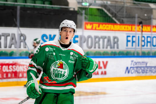 Rögles William Strömgren jublar