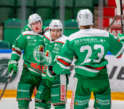 Rögles Oscar Johnsson  och Philip Granath jublar