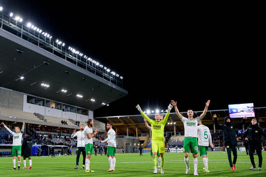 Hammarbys målvakt David Ousted och Richard Magyar jublar