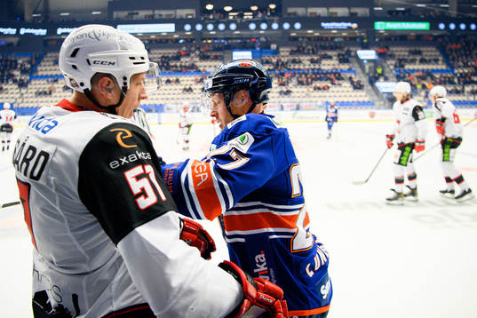 Malmö Redhawks Emil Sylvegård och Växjös Martin Lundberg