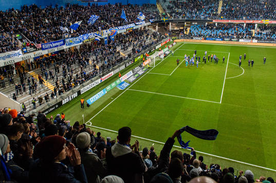 IFK Göteborgs spelare tackar publiken