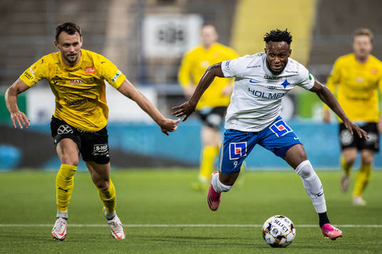 Mjällbys Max Watson och IFK Norrköpings Samuel Adegbenro