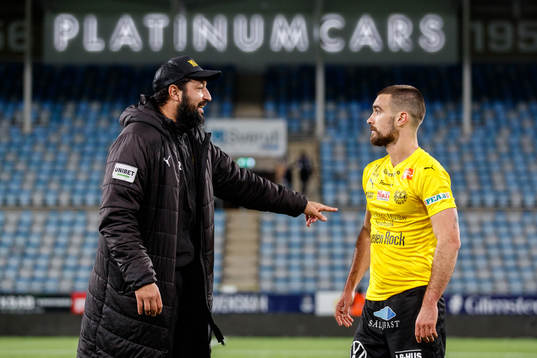 Mjällbys assisterande tränare Juan Robledo och Carlos