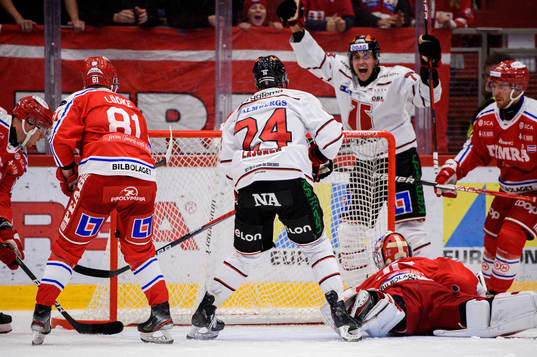 Örebros Jani Lajunen jublar