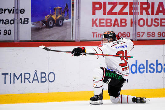 Örebros Joel Mustonen jublar