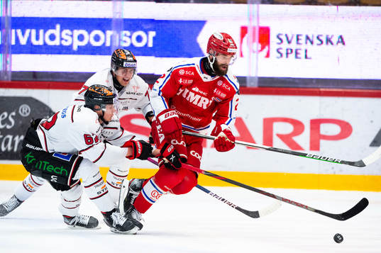 Örebros Robert Leino och Oscar Sohrner mot Timrås Per