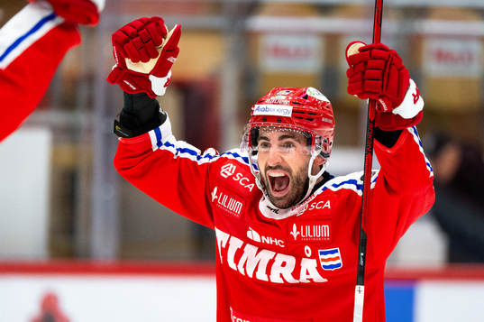 Timrås Joey LaLeggia jublar