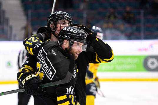 s Christian Sandberg och Dalibor Dvorsky jublar