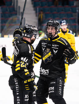 s Christian Sandberg och Dalibor Dvorsky jublar