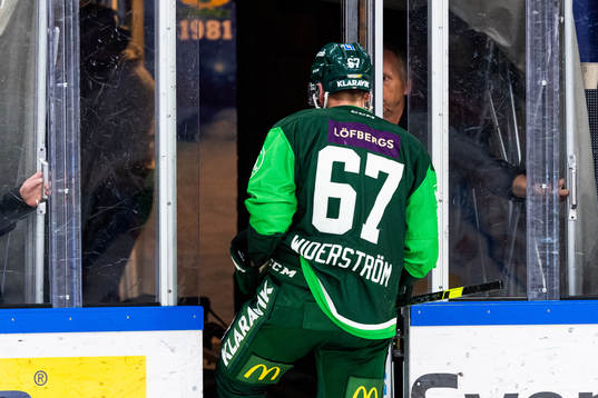 Färjestads Pontus Widerström lämnar isen
