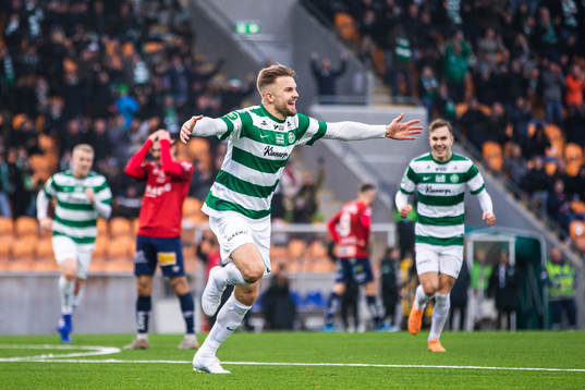 Västerås Erik Björndahl jublar efter 2-0