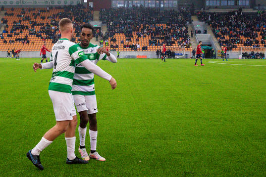 Västerås Jesper Merbom Adolfsson och Taha Abdi Ali jublar efter 2-0 av Erik Björndahl (ej i blld)
