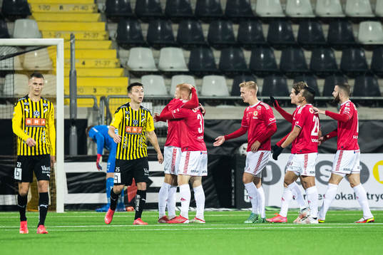 Kalmars Nils Fröling jublar efter 0-2