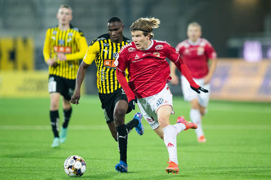 Häckens Godswill Ekpolo  och Kalmars Oliver Berg