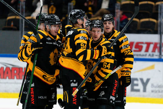 Skellefteås Jonathan Pudas jublar