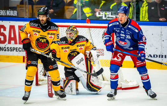 Luleås Daniel Sondell, målvakt Joel Lassinantti och