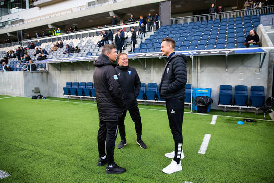 Malmö FFs huvudtränare Jon Dahl Tomasson, assisterande tränare Remy Reijnierse och Sirius tränare Daniel Bäckström