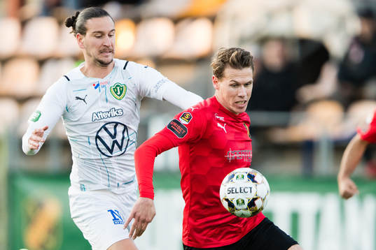 Jönköpings Edin Hamidovic och Vasalunds Philip Wiström