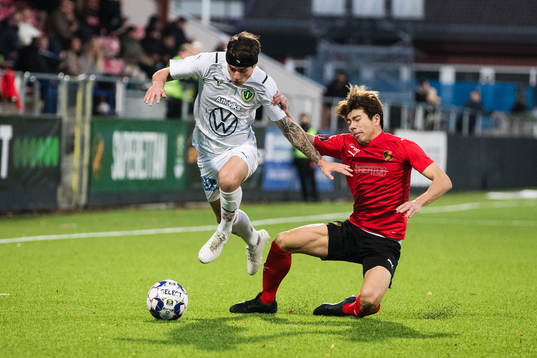 Jönköpings Adrian Edqvist och Vasalunds Yasuoka Takuto
