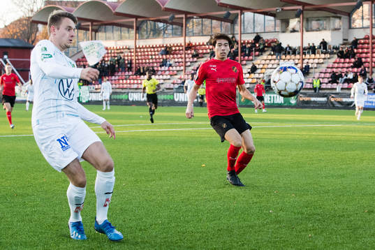 Jönköpings Daniel Strandsäter och Vasalunds Yasuoka Takuto