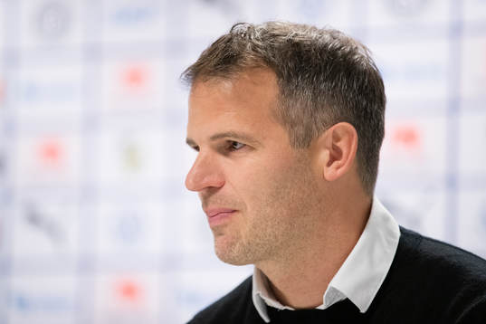 Häckens tränare Robert Vilahamn på presskonferensen
