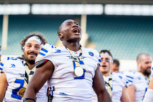 Italiens Enzo Mansah jublar