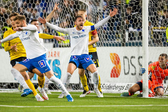 IFK Norrköpings Linus Wahlqvist jublar