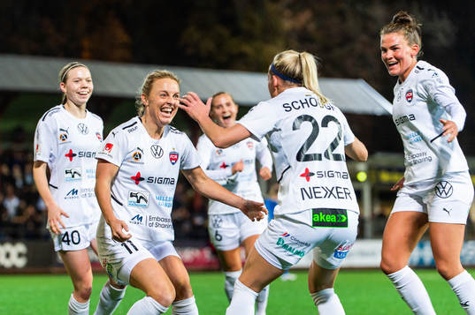 Rosengårds Mimmi Larsson jublar med Bea Sprung, Olivia