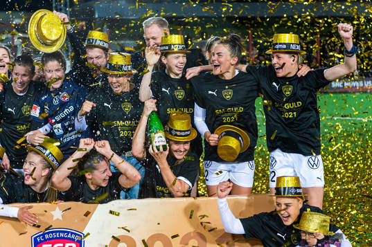 Rosengårds spelare jublar och firar SM-guldet