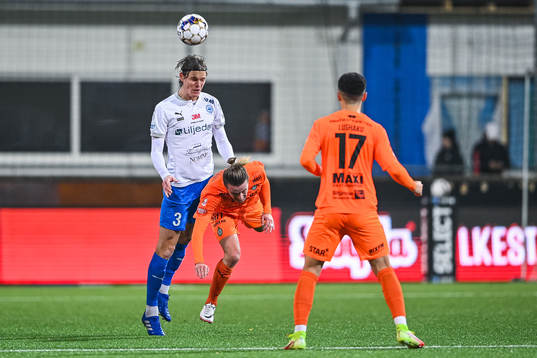 Värnamos Hugo Andersson och AFC Eskilstunas Viktor Götesson