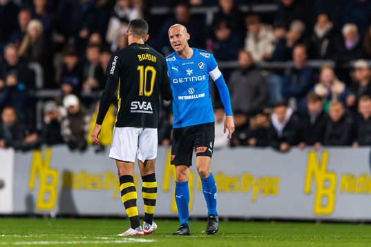 s Nabil Bahoui och Hammarbys Richard Magyar i en diskussion