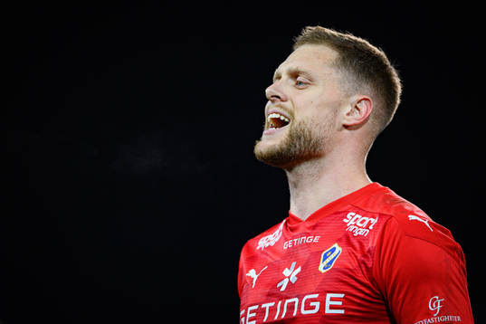 Halmstads målvakt Malkolm Nilsson Säfqvist jublar