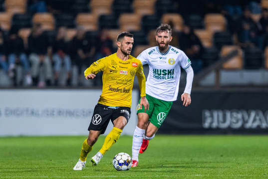 Mjällbys Kadir Hodzic och Hammarbys Simon Sandberg