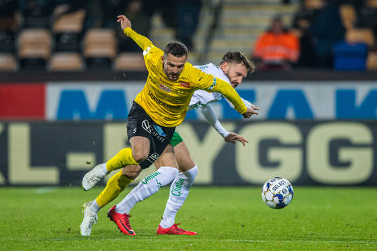 Mjällbys Kadir Hodzic och Hammarbys Simon Sandberg