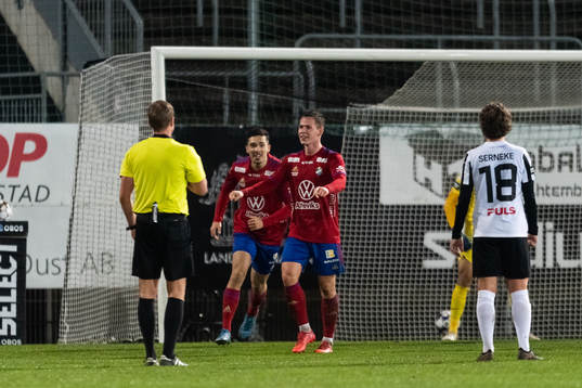 Östers Alex Thor Hauksson jublar