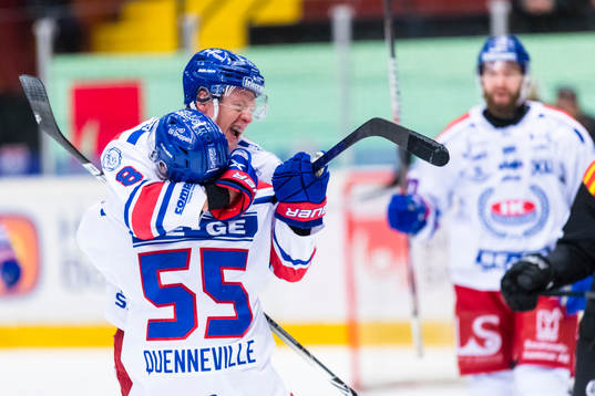 Oskarshamns Fredrik Olofsson gör 3-2 och jublar med David