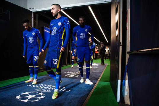 Callum Hudson Odoi, Hakim Ziyech and Saul Niguez of Chelsea ahead of the second half