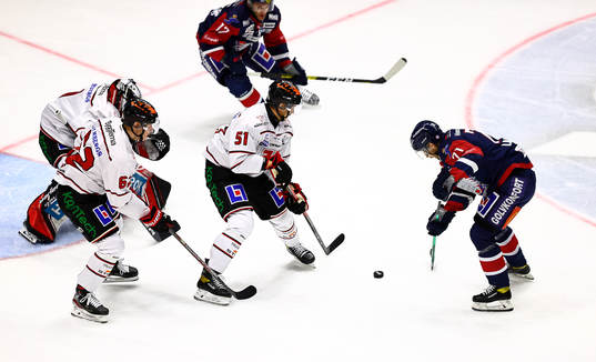 Örebros Kristian Näkyvä och Linköpings Robert Lantosi