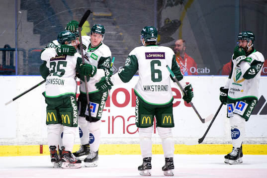 Färjestads Martin Johansson och Gustav Rydahl jublar med