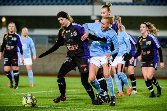 Dalby/Genarps Johanna Witt och Malmö FFs Stina Stadig