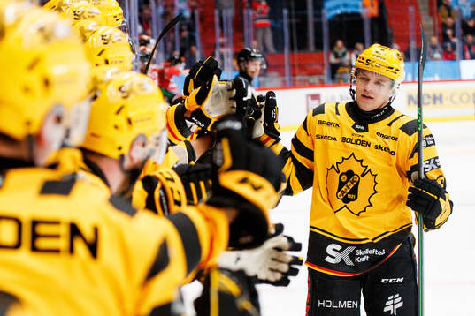 Skellefteås Måns Forsfjäll jublar