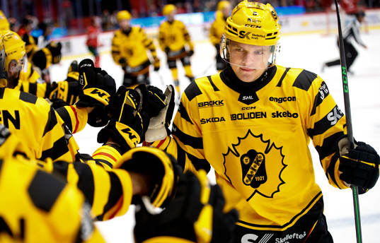 Skellefteås Måns Forsfjäll jublar