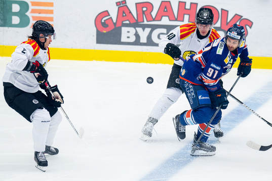 Växjös Andrew Calof i en kamp mot Brynäs Kristofer