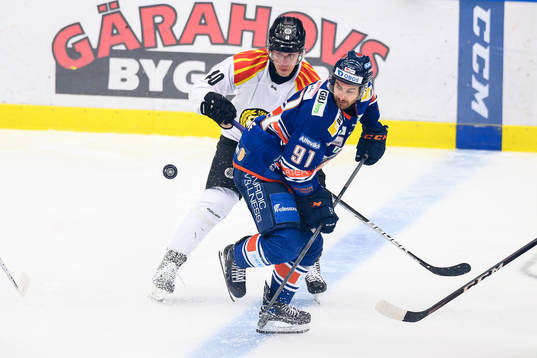 Brynäs Tomi Sallinen och Växjös Andrew Calof