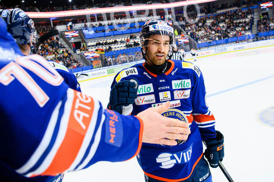 Växjös Andrew Calof jublar